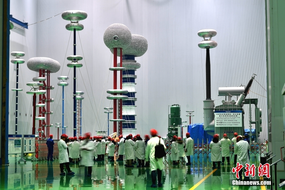 (追着雪花看新疆)新疆企业特变电工产品进入70多个国家和地区